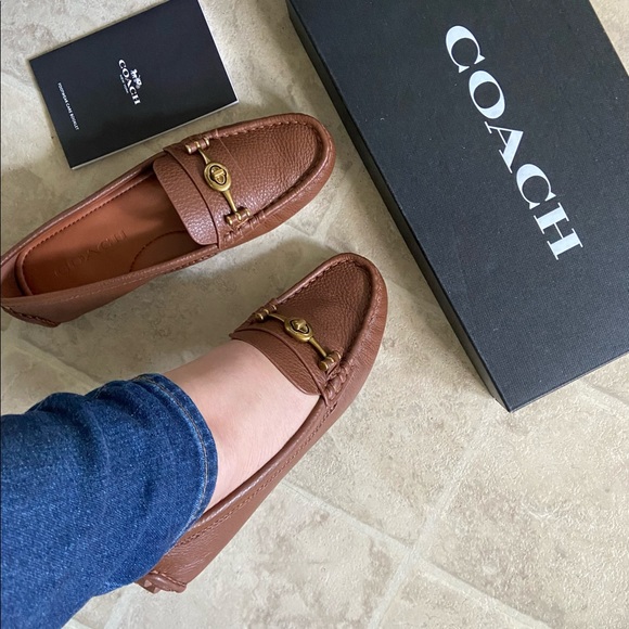 NIB-Coach Crosby Turnlock Driver,G2672 SADDLE,size 5.5, Very Soft & comfortable - Picture 3 of 16